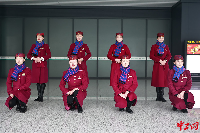 重慶“動妹”禮儀培訓備戰春運